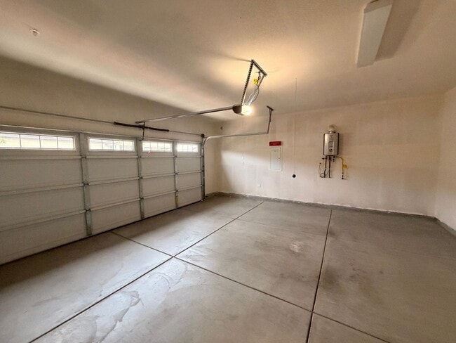 Photo - 2457 Parkland Way