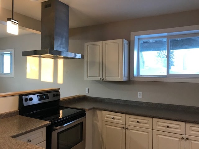 Photo - 5814-5851 51 Ave