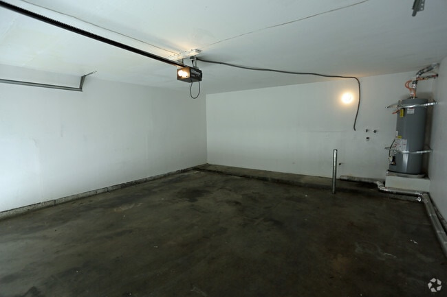 2 Bedroom,2 Bath-Garage