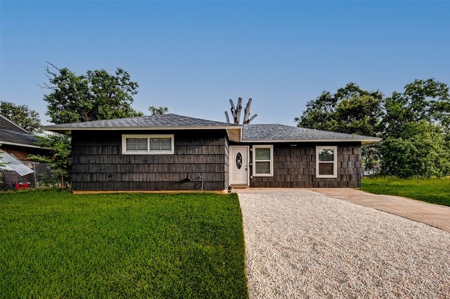 Building Photo - 5806 Westover St Rental