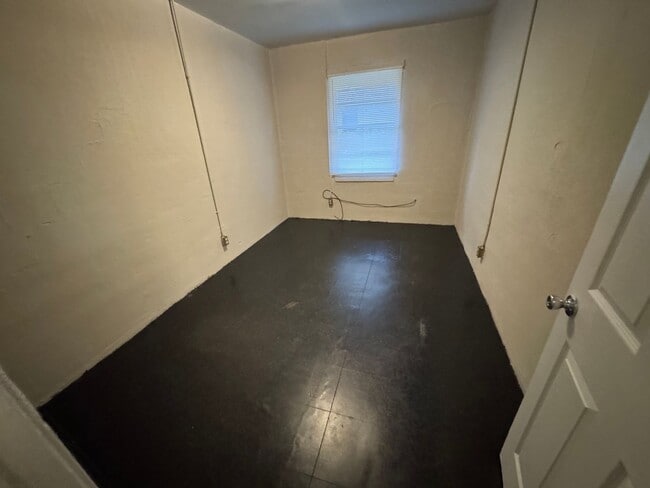 Photo - 337 Iota Ave S Unit B