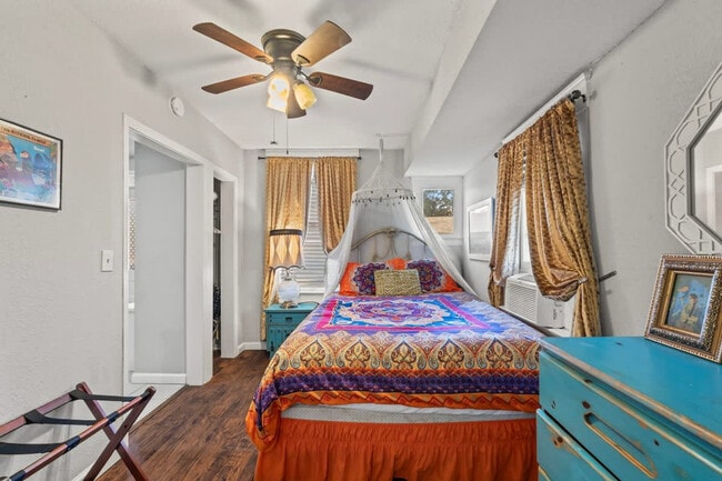 Photo - 2737 College St Unidad SI ID1578528P