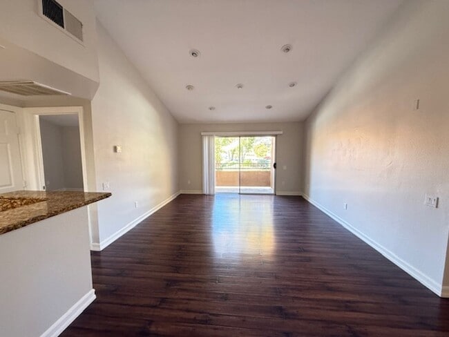 Photo - Beautiful 2-Bedroom Condo in Desirable Ran... Unidad 111