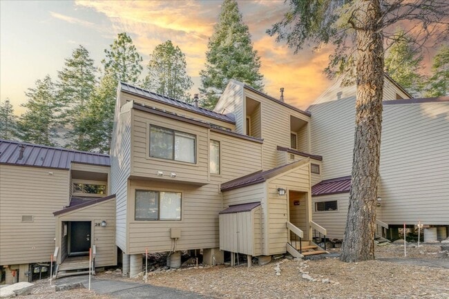 Photo - SKI LEASE: Updated Townhome in Wooded, Central North Lake Location!