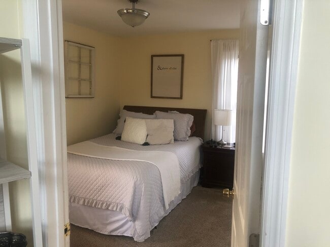 1 bedroom - 8923 Path Way Unit Garage