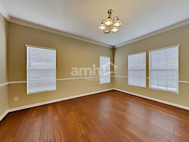 Photo - 1048 Oakhall Dr