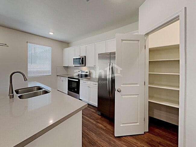 Photo - 6022 Schmidt St