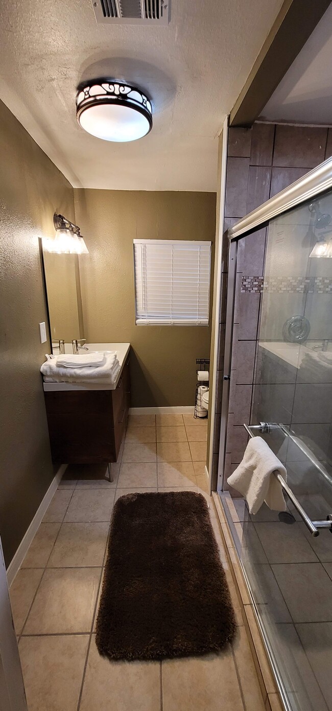 Photo - 3425 Rebecca St
