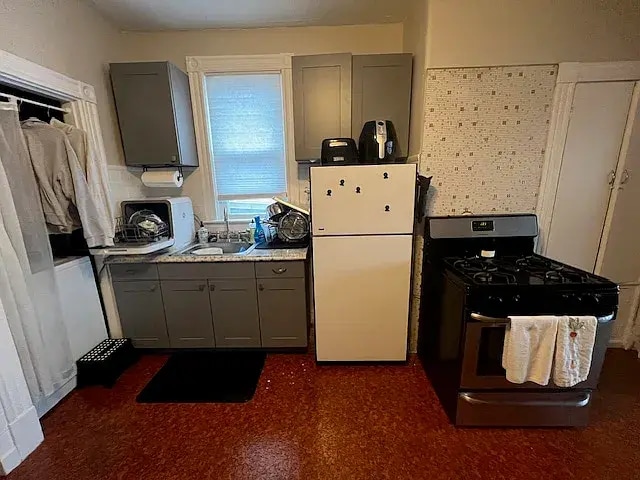 KITCHEN - 227 Maverick St Apartments Unit 2