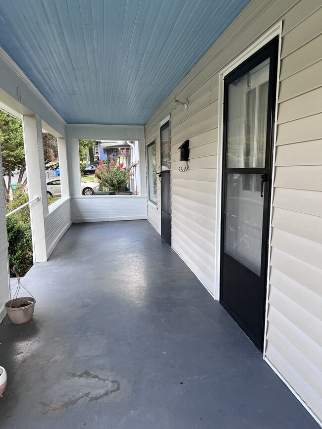 Building Photo - 1418 30th Ave