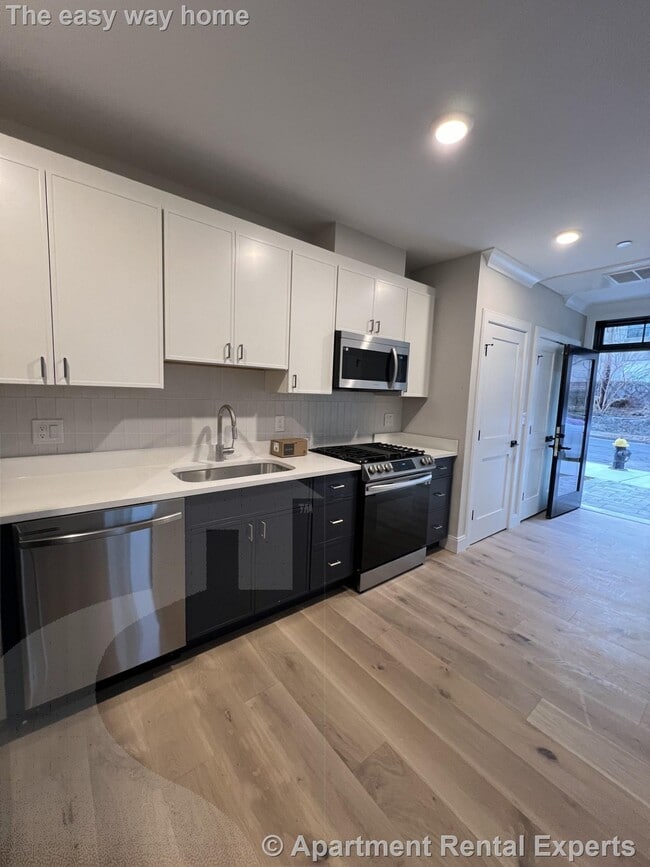 Building Photo - 157 Everett St Unit #101