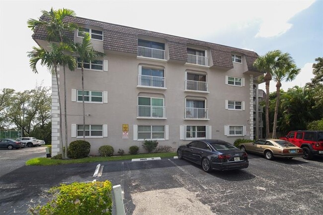 Building Photo - 5951 NE 14th Ln Unit 308N