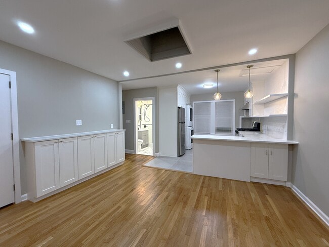 Photo - 100-03 Ascan Ave