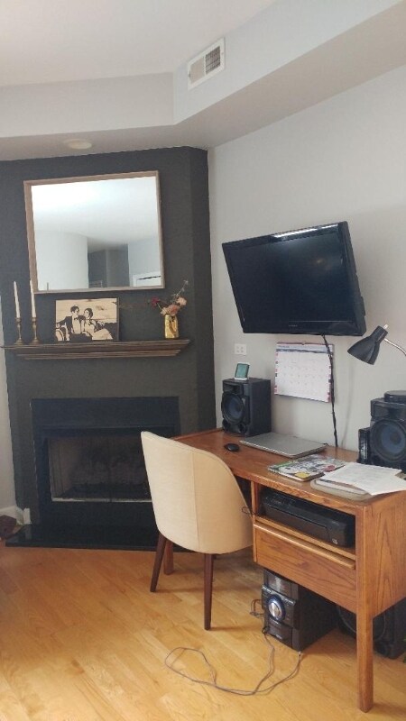 Photo - 680 N Green St