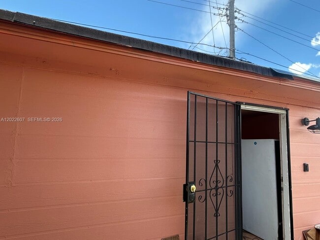 Photo - 115 NW 193rd St Unit 0