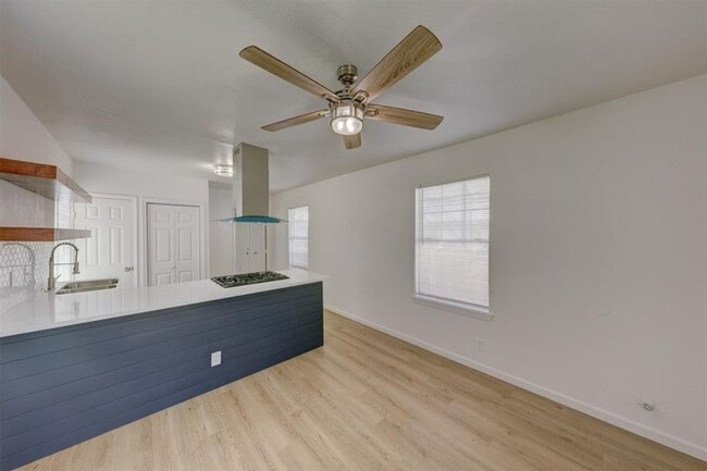 Photo - 3911 Winnie St