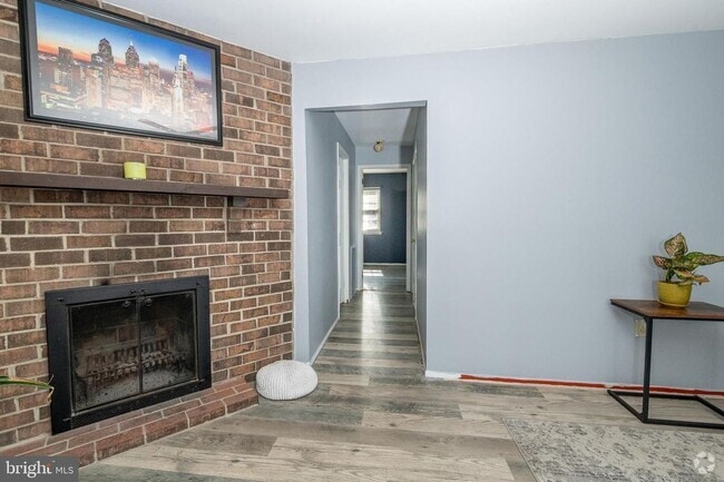 Building Photo - 1821 Valley Dr Rental