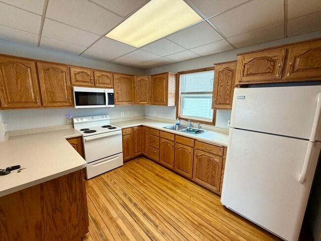 Building Photo - 407 N State St Unit Lower