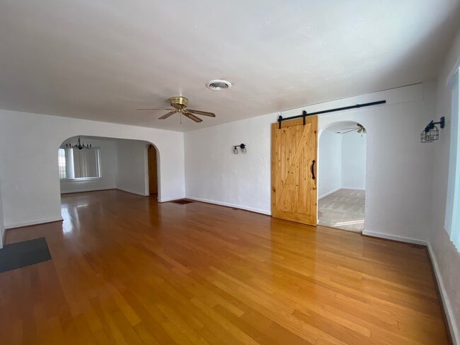 Photo - 5802 Arboga Rd