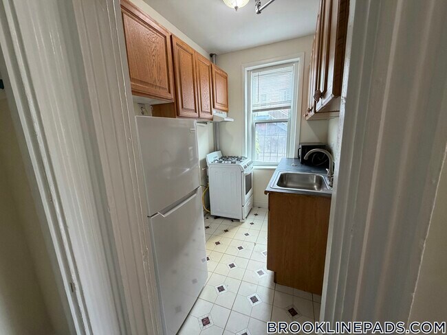 360 Riverway Unit 11