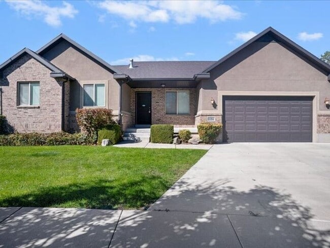 Building Photo - West Jordan 3 bed 2 bath Family home