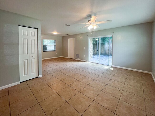 Photo - 2292 - Sugarfoot Oaks Unit B