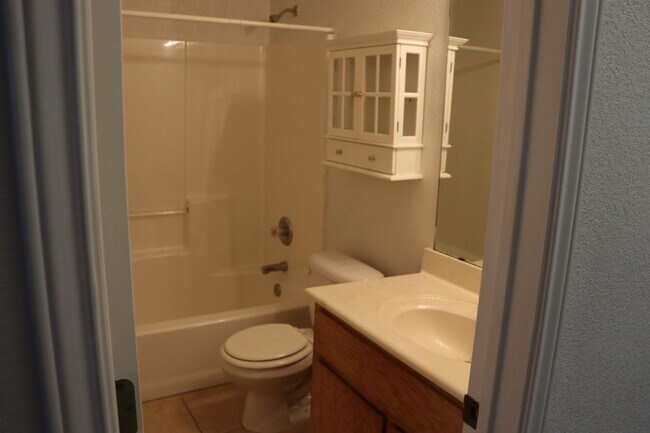 Photo - 2800 Edgefield St Unit B