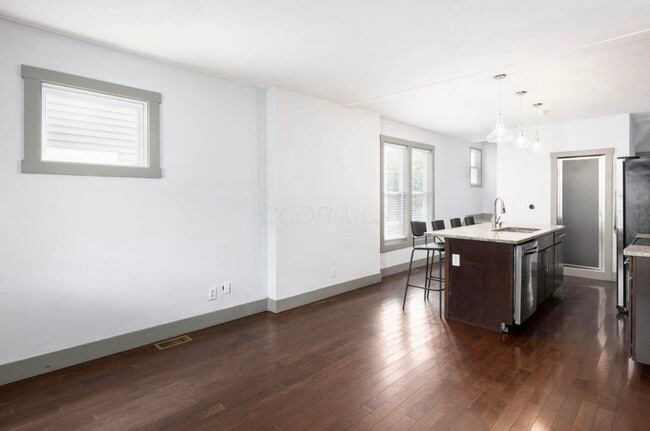 Photo - 2411 Indianola Ave