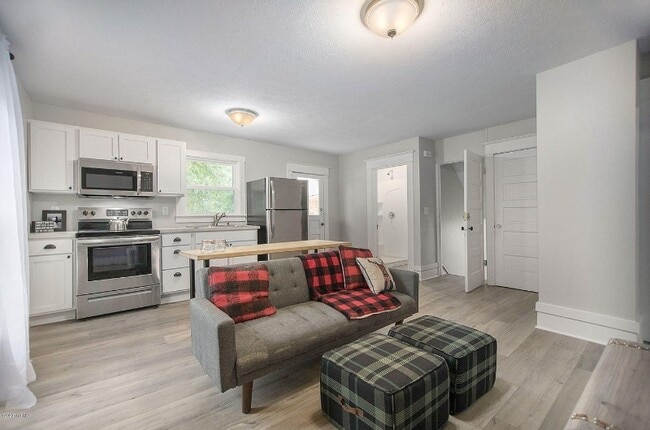 25 E 16th St Unit 2