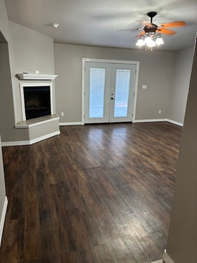 Photo - 2104 Hali Ln