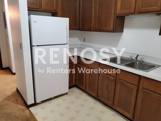 110 E 1st St S