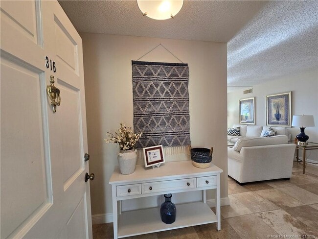 Photo - 316 NE Edgewater Dr