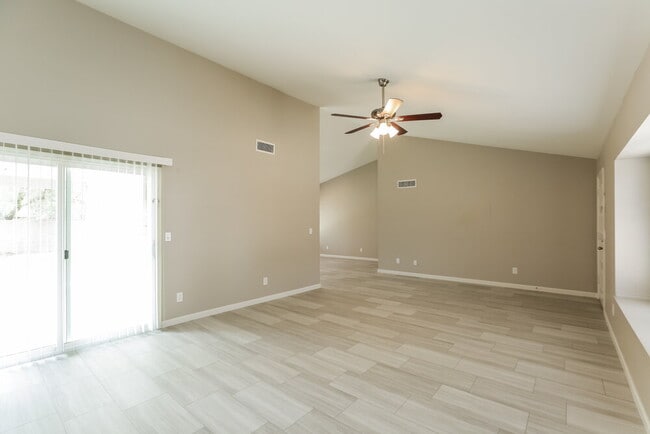 Photo - 1237 E Wickieup Ln