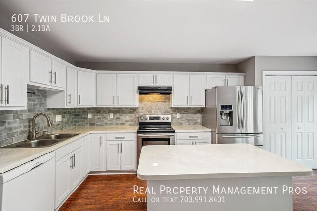 Photo - 607 Twin Brook Ln