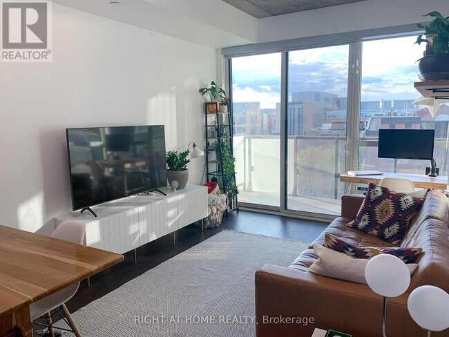 Photo - 1030 King St W Unit 834