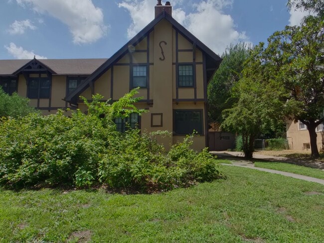 Building Photo - 807 N Carter St Unit 1 Rental