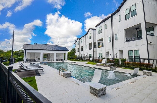 Building Photo - 2812 Grand Fountains Dr Rental
