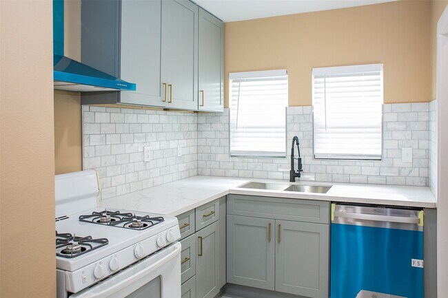 Photo - 2301 Albans Rd