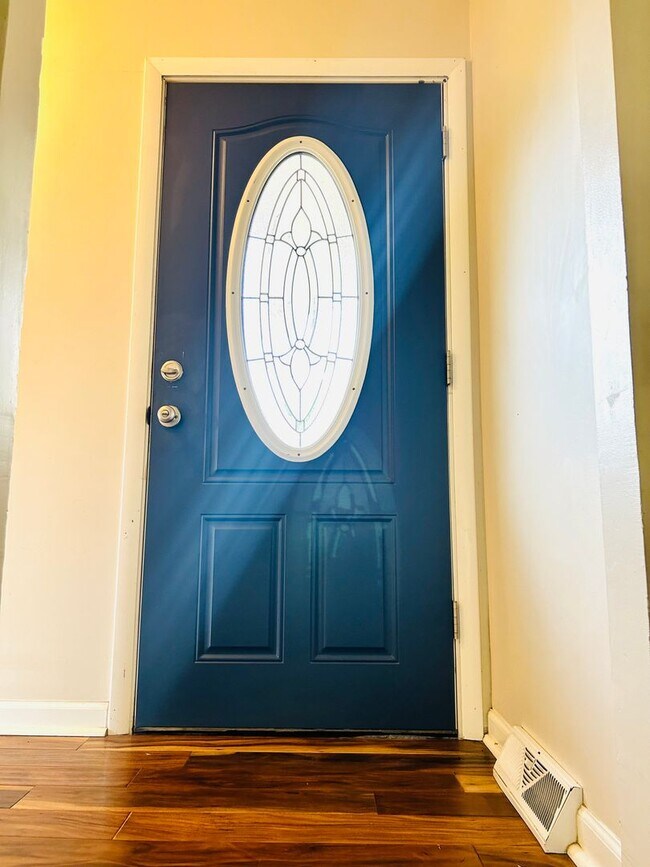 Photo - Beautiful Home, Close to Milford Lake