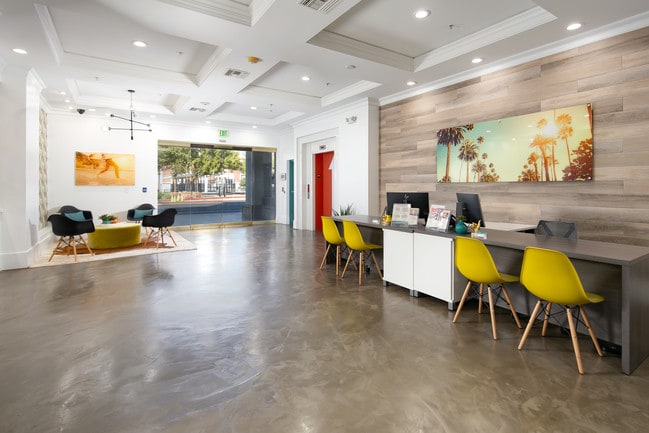 VESTÍBULO - Tuscany Apartments Student Living