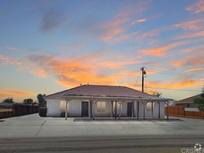 Building Photo - 9300 Holly Ave Unit 9300 Holly Ave #3 Rental