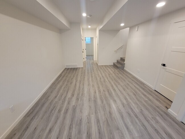 Photo - 1227 Podersky Wynd SW