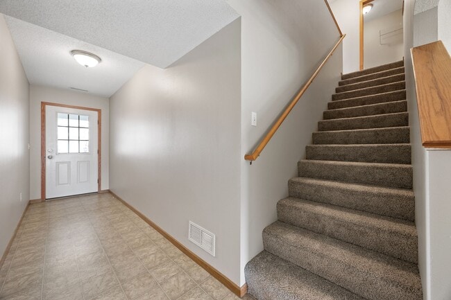 Photo - 533 E Goldfinch Dr