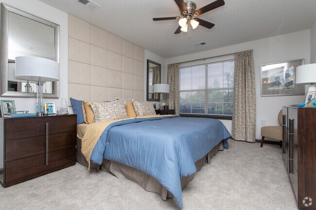 2BR, 1.5BA - 1200SF