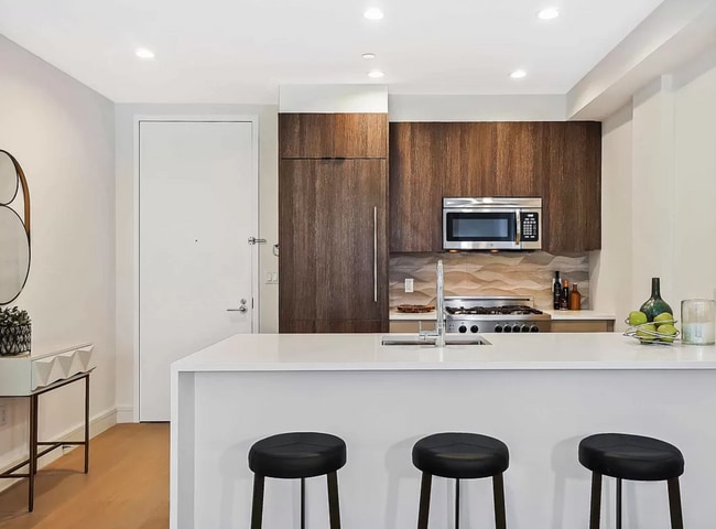 Building Photo - 695 6th Ave Unit 2G