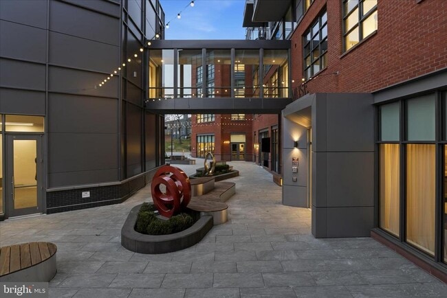 Building Photo - 1201 N Royal St Unit 411