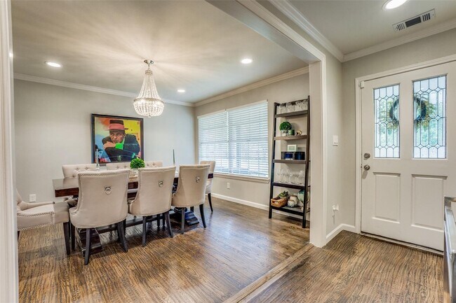 Photo - 6711 Kingsbury Dr