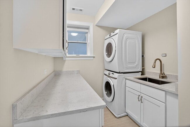 Laundry, Storage and Secondary Sink - 2703 W Ardmore Ave Unit #2E