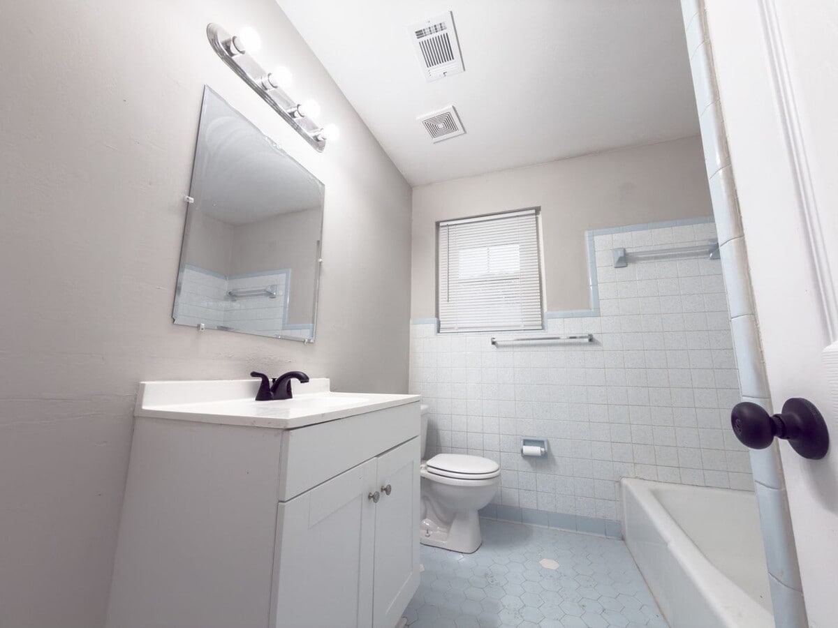 Photo - 1537 N Avalon Cir Unit B