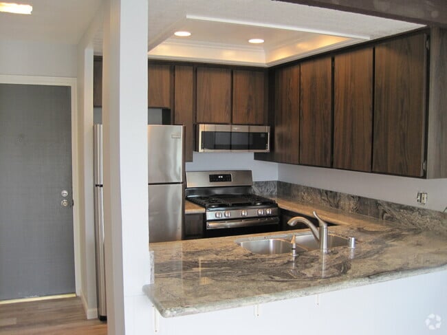 Building Photo - 17092 Pacific Coast Hwy Unit 201 Rental